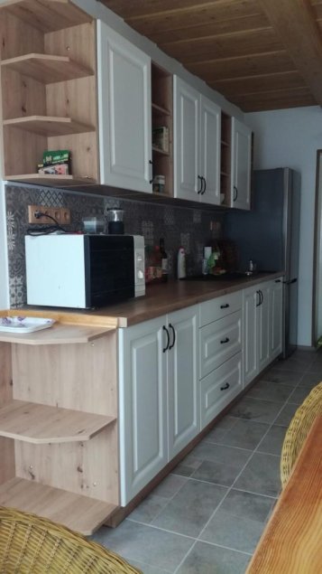 Stilo na míru dispozici – praktická kuchyně od podlahy ke stropu