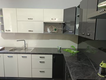 Lesklý povrch - Délka - 180 cm