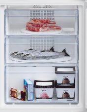 Vestavná chladnička kombinovaná BEKO BCHA275K4SN